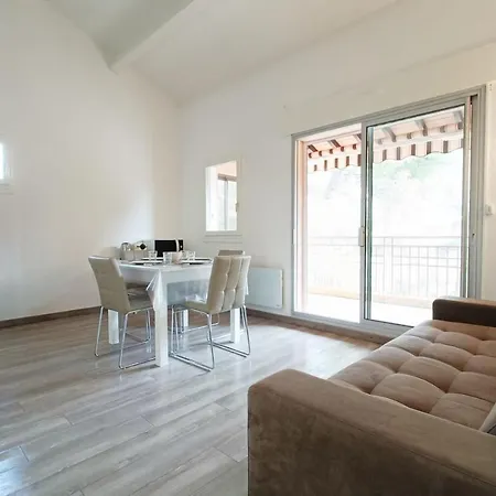 Spacious Sea View At 50m From The Apartment